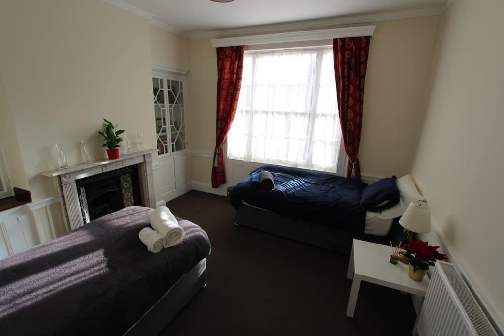 Perfect For Large Family & Friends, Free Parking, Games Villa Reading Eksteriør bilde