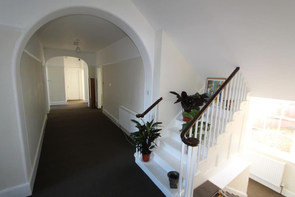 Perfect For Large Family & Friends, Free Parking, Games Villa Reading Eksteriør bilde