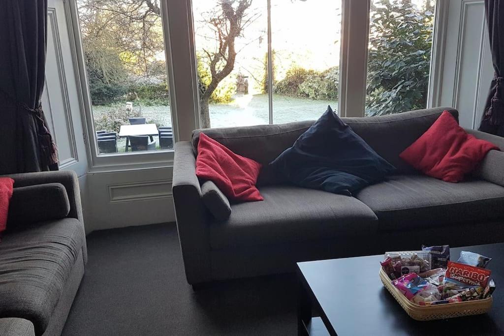 Perfect For Large Family & Friends, Free Parking, Games Villa Reading Eksteriør bilde