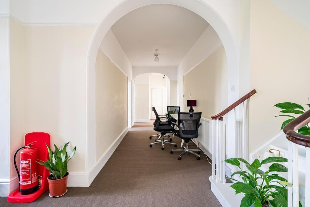 Perfect For Large Family & Friends, Free Parking, Games Villa Reading Eksteriør bilde