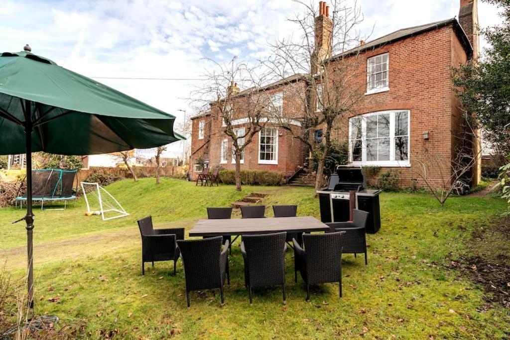 Perfect For Large Family & Friends, Free Parking, Games Villa Reading Eksteriør bilde