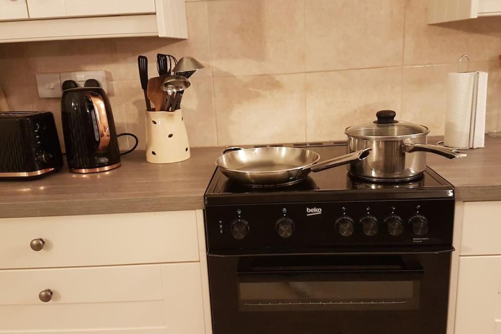 Perfect For Large Family & Friends, Free Parking, Games Villa Reading Eksteriør bilde